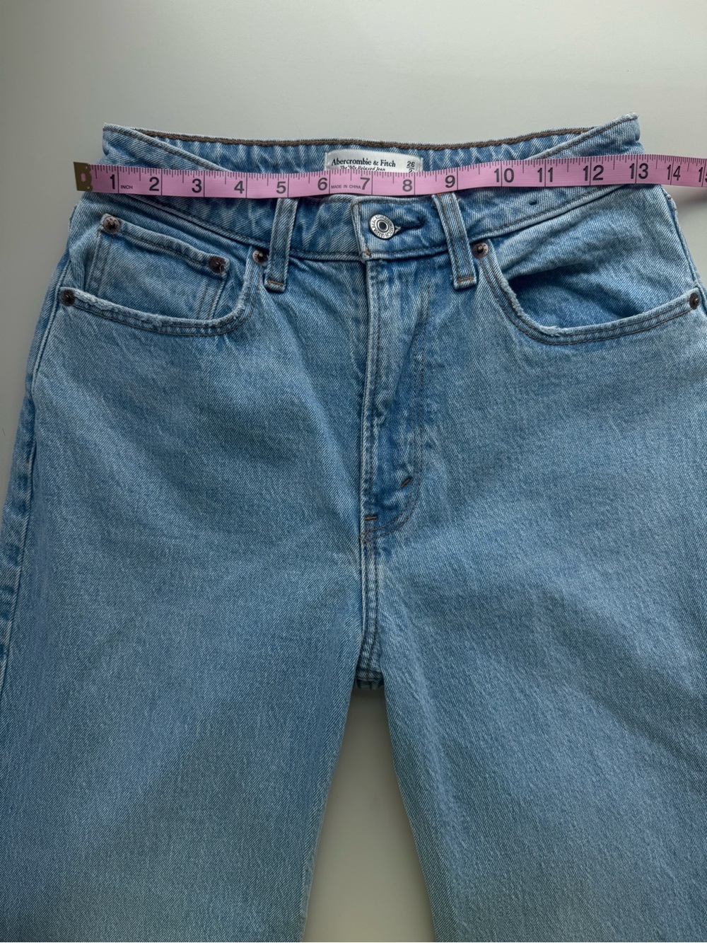 Abercrombie 90s Relaxed Cuffed Jeans Light Wash 26 - Picture 9 of 14